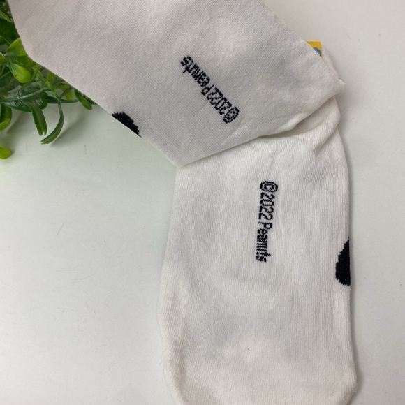 Super cute Snoopy ankle socks Peanuts from Korea fuzzy Snoopy face NWT - Picture 4 of 9